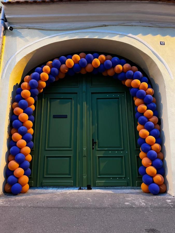 Отель Old Town Cataleya Сибиу Экстерьер фото